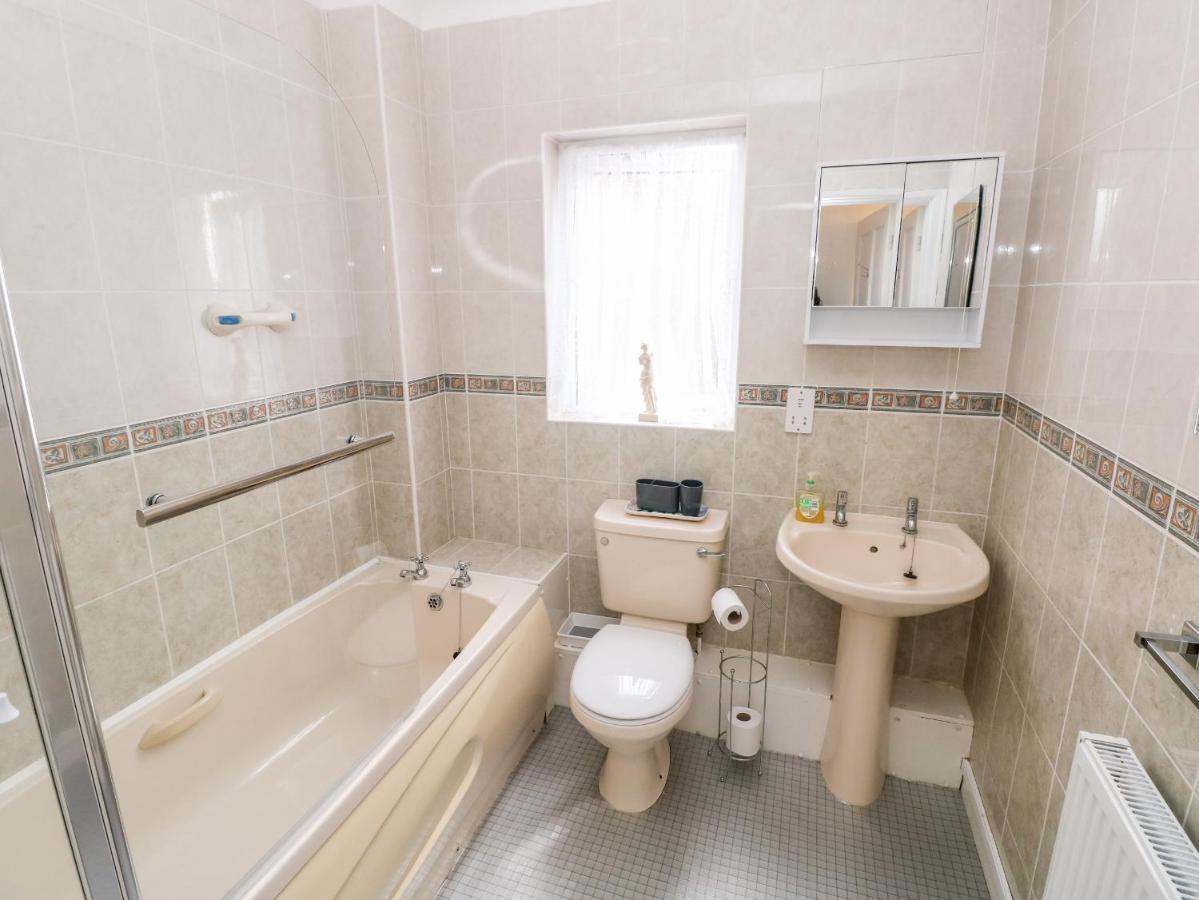 23 Charles Thomas Avenue Villa Pembroke Dock Esterno foto